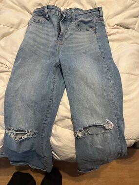 American Eagle Outfitters Light Blue Distressed super high rise